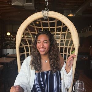 Meet your Posher, Olivia